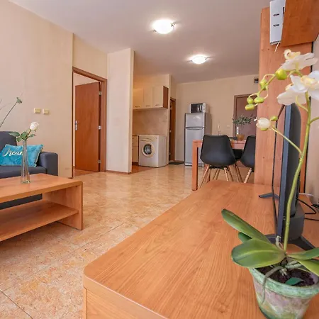 Elit 4 Apartments Апартаменти