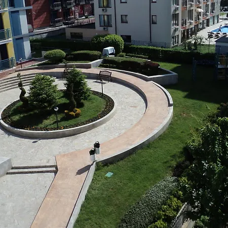 Elit 4 Apartments Апартаменти