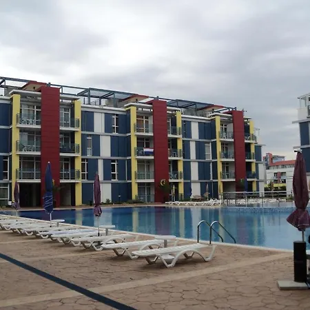 Elit 4 Apartments Апартаменти *