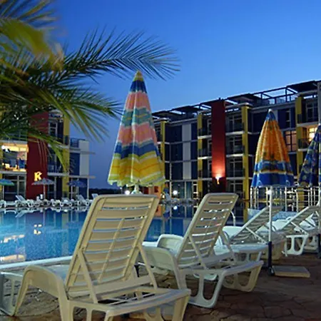 Elit 4 Apartments Апартаменти