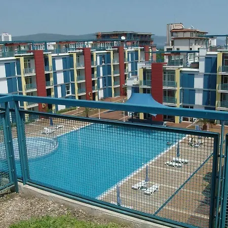 Elit 4 Apartments Апартаменти